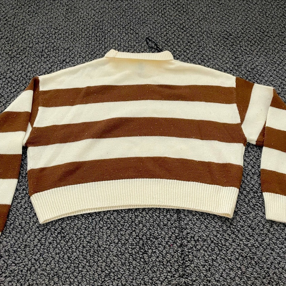 white and brown turtleneck sweater!!!
